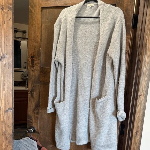 Cozy Open-Front Women's Gray Cardigan Sweater - Picture 1 of 4